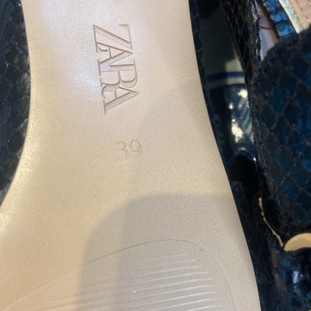 Zara Animal Embossed Pointed Loafers - Picture 4 of 5